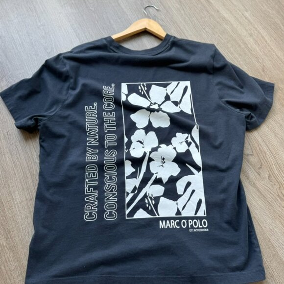 Marc O Polo navy blue tee with a graphic design on the back - Picture 2 of 3